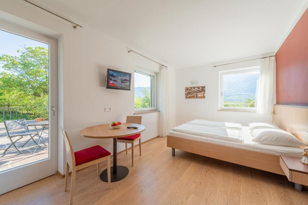 Sandhof Ferienwohnungen Termeno Esterno foto