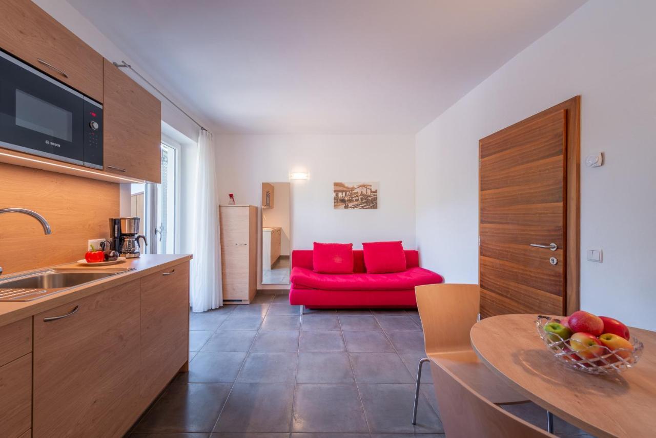 Sandhof Ferienwohnungen Termeno Esterno foto