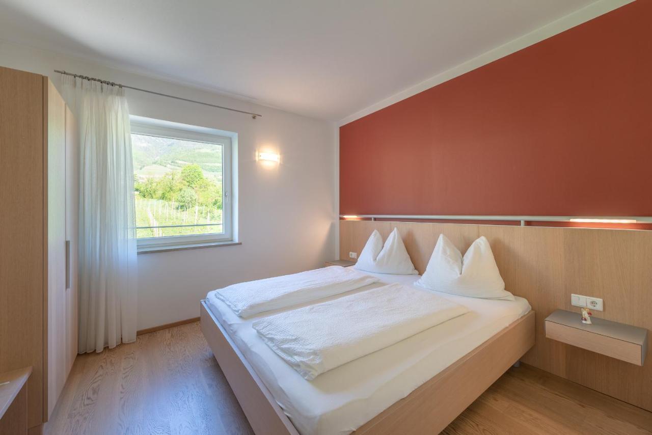 Sandhof Ferienwohnungen Termeno Esterno foto