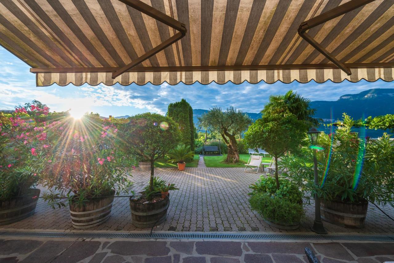 Sandhof Ferienwohnungen Termeno Esterno foto