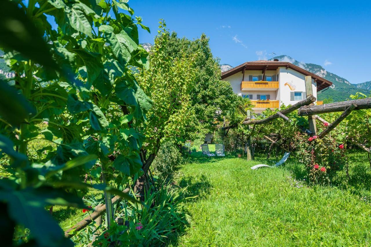 Sandhof Ferienwohnungen Termeno Esterno foto