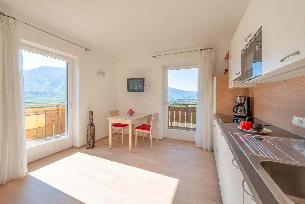 Sandhof Ferienwohnungen Termeno Esterno foto